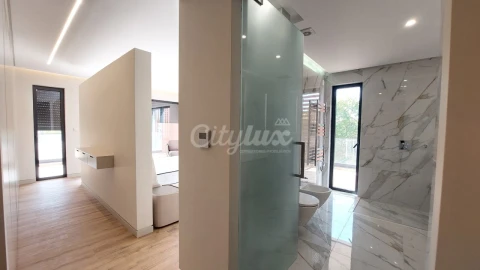 Apartamento T4 para Venda em Carcavelos e Parede