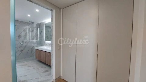 Apartamento T4 para Venda em Carcavelos e Parede