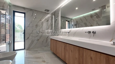 Apartamento T4 para Venda em Carcavelos e Parede