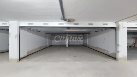 Apartamento T4 para Venda em Carcavelos e Parede