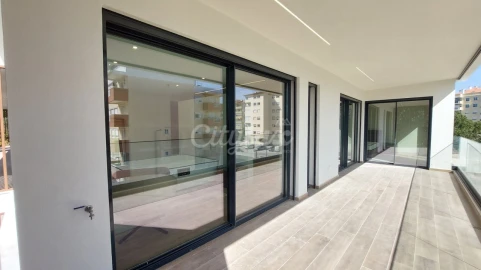 Apartamento T4 para Venda em Carcavelos e Parede