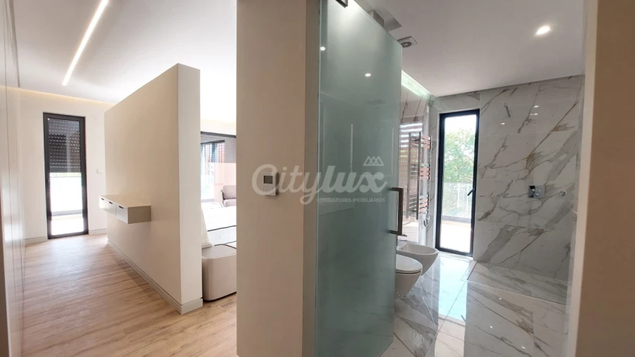 Apartamento T4 para Venda em Carcavelos e Parede Foto 15