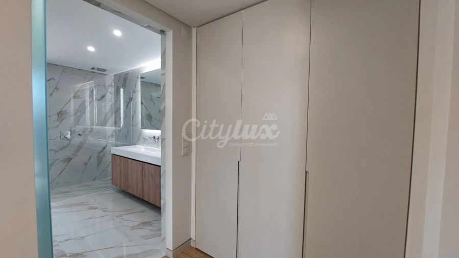 Apartamento T4 para Venda em Carcavelos e Parede Foto 21