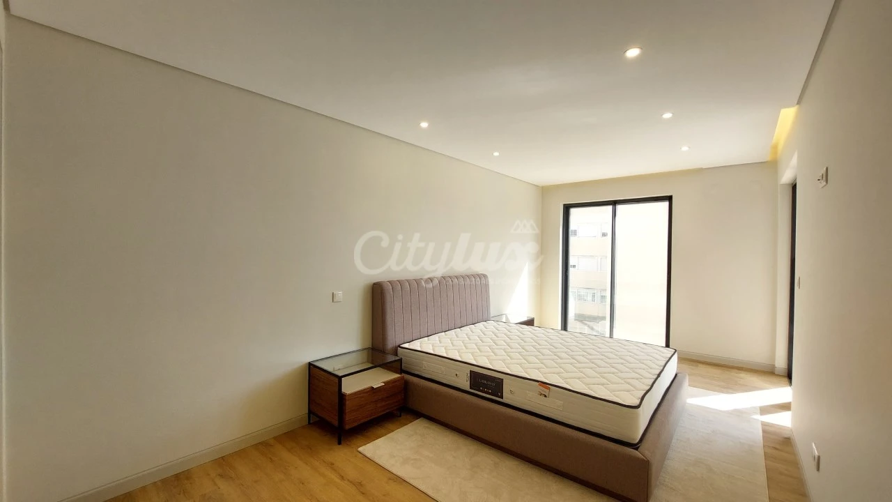 Apartamento T2 para Venda em Carcavelos e Parede Foto 11