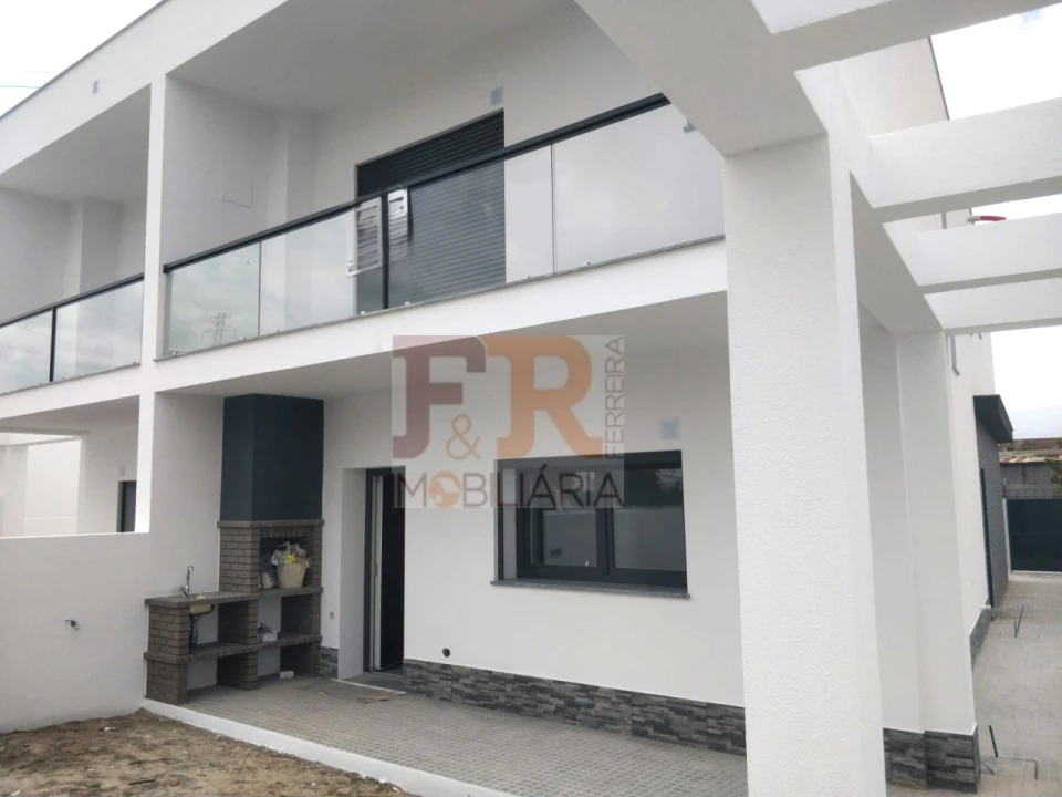 Moradia T3 para Venda em Fernao Ferro Foto 3