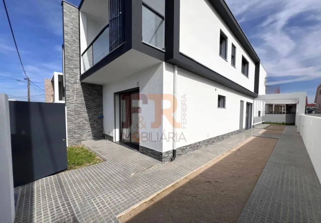 Moradia T3 para Venda em Fernao Ferro Foto 1