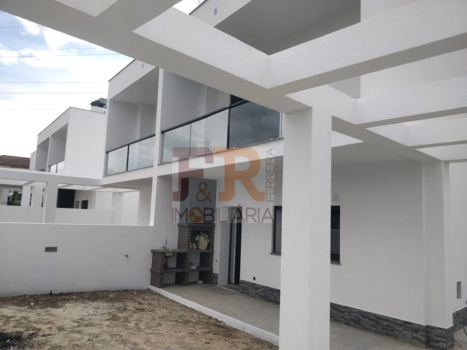 Moradia T3 para Venda em Fernao Ferro Foto 16