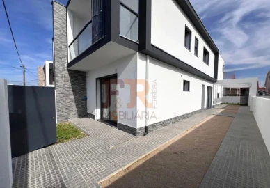 Moradia T3 para Venda em Fernao Ferro