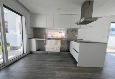 Moradia T3 para Venda em Fernao Ferro