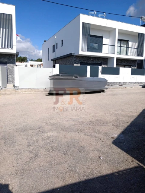 Moradia T3 para Venda em Fernao Ferro