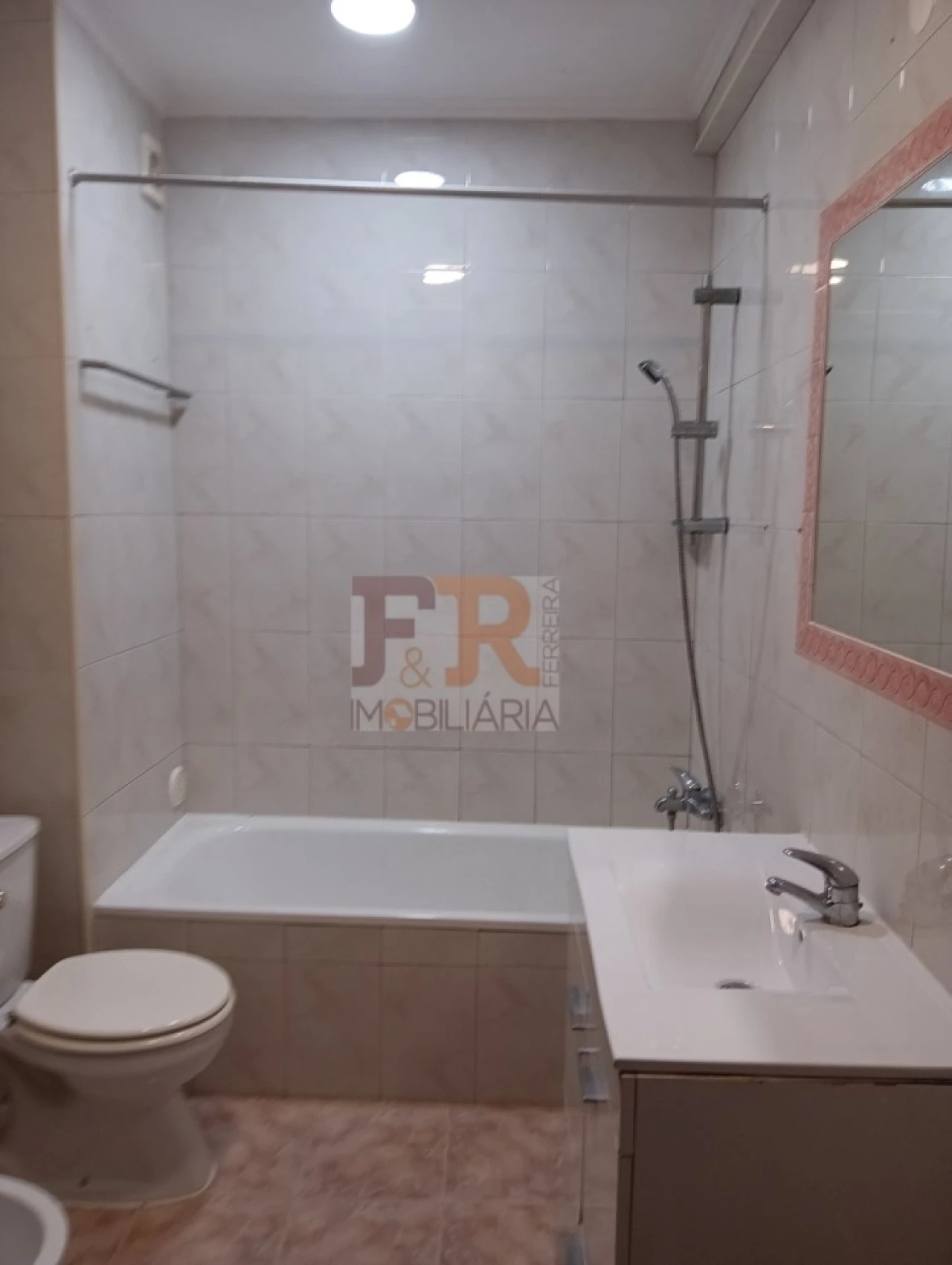 Apartamento T2 para Venda em Falagueira-Venda Nova Foto 14