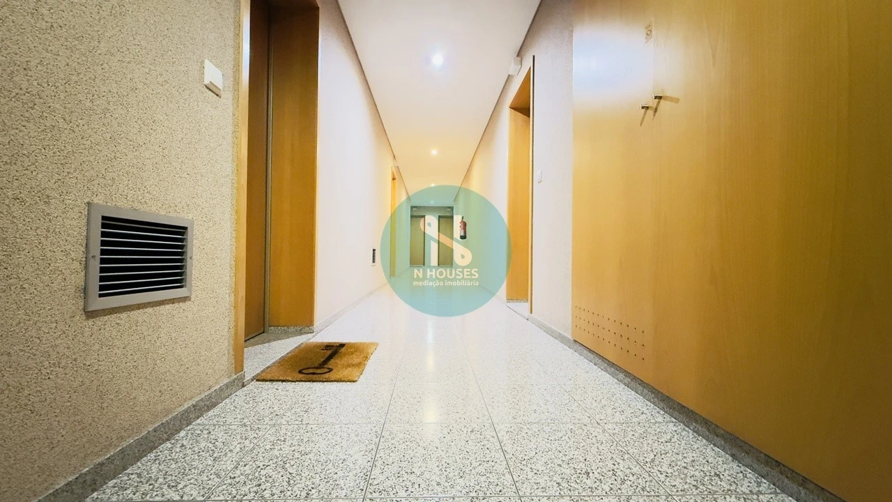 Apartamento T1 para Venda em Mafamude e Vilar do Paraíso Foto 3