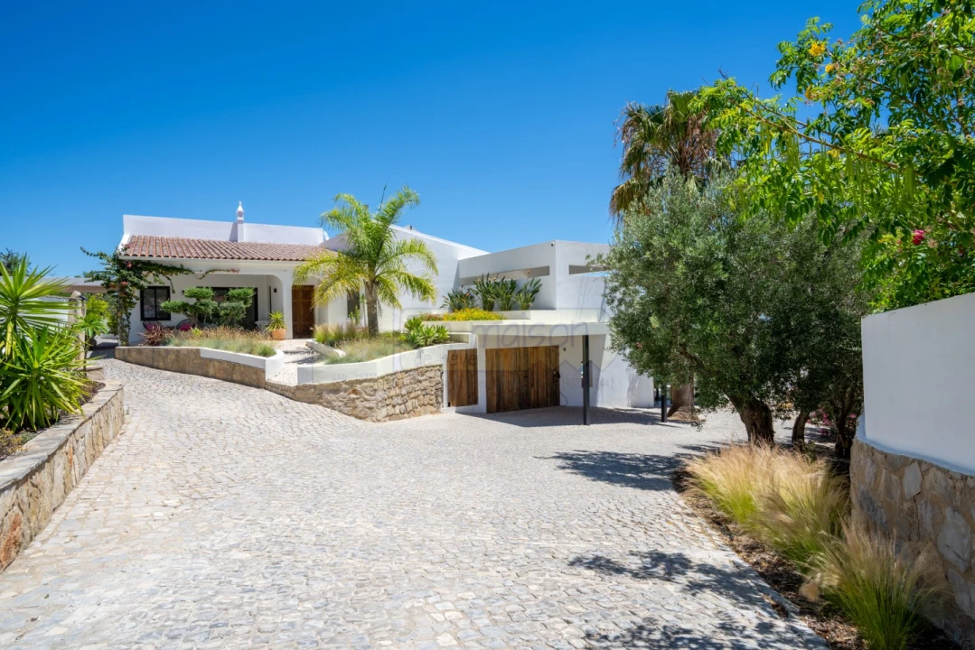Moradia T5 para Venda em Santa Barbara de Nexe Foto 12