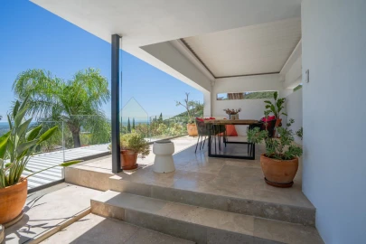 Moradia T5 para Venda em Santa Barbara de Nexe