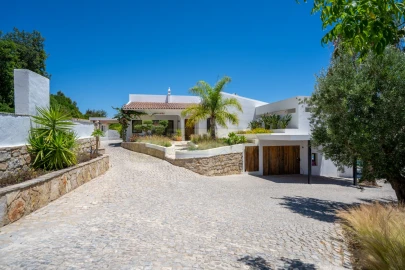 Moradia T5 para Venda em Santa Barbara de Nexe