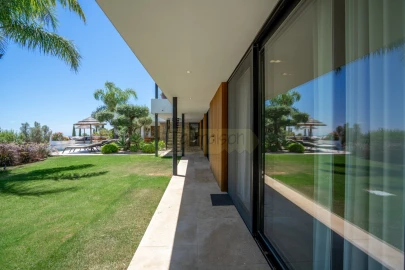 Moradia T5 para Venda em Santa Barbara de Nexe