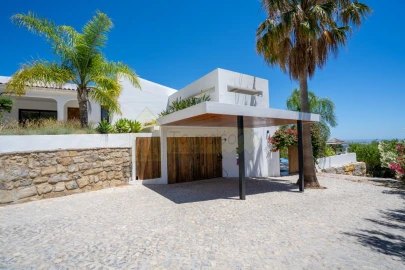 Moradia T5 para Venda em Santa Barbara de Nexe