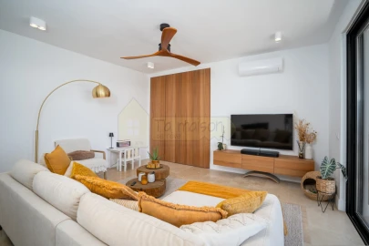 Moradia T5 para Venda em Santa Barbara de Nexe