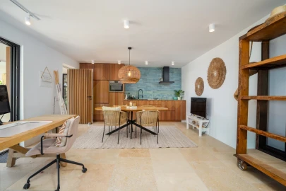 Moradia T5 para Venda em Santa Barbara de Nexe