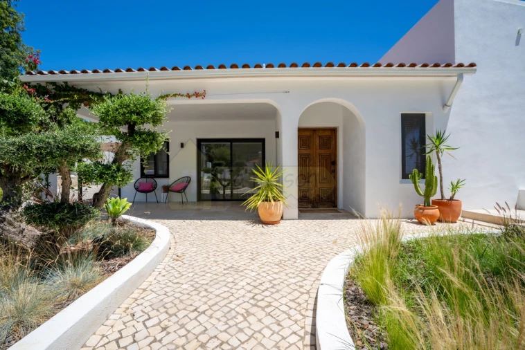 Moradia T5 para Venda em Santa Barbara de Nexe Foto 14