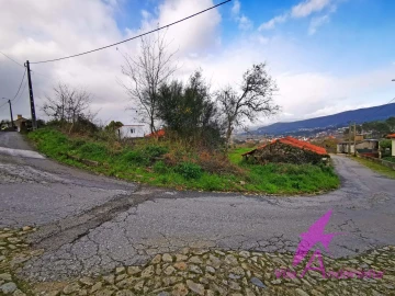 Terreno para Venda em Venade e Azevedo