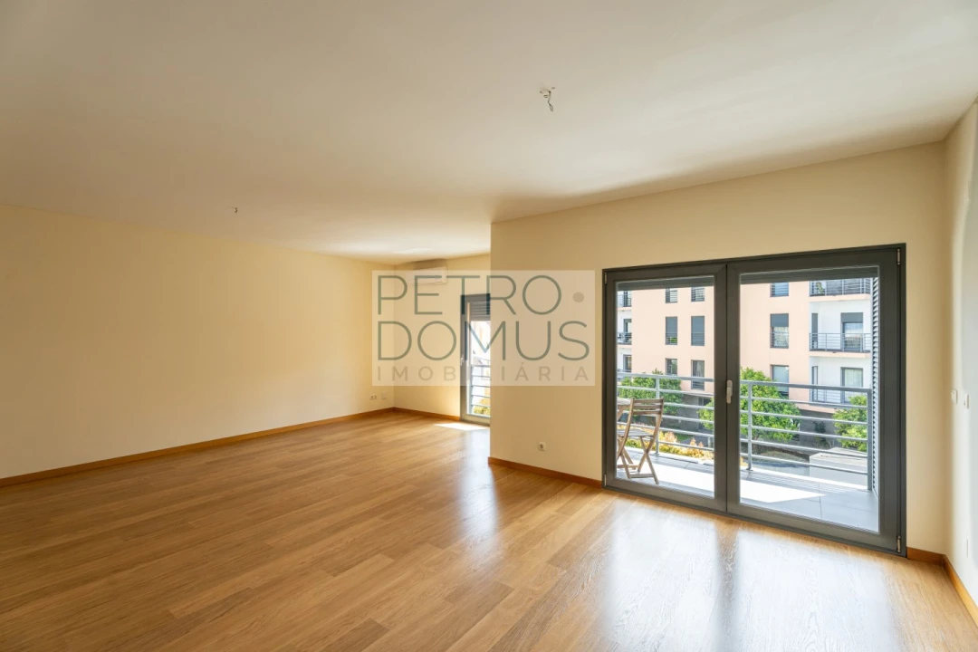 Apartamento T2 para Venda em Benfica Foto 2