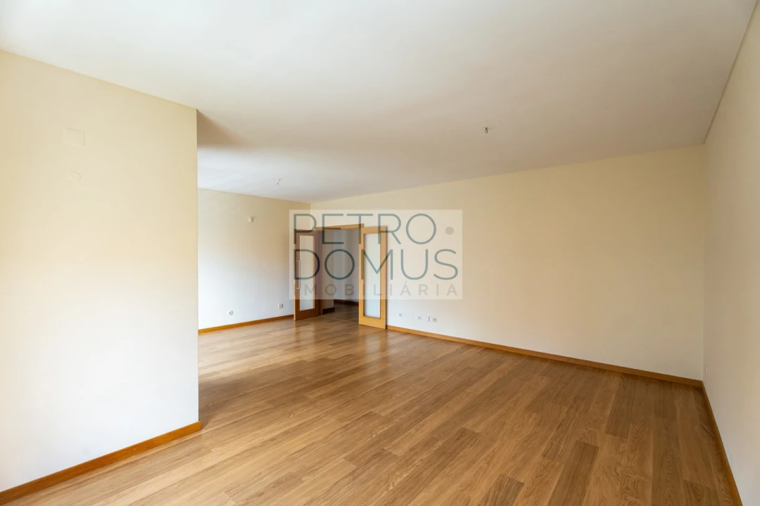 Apartamento T2 para Venda em Benfica Foto 3