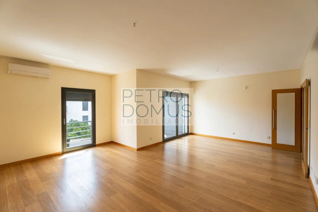 Apartamento T2 para Venda em Benfica Foto 4