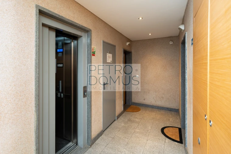 Apartamento T2 para Venda em Benfica Foto 35