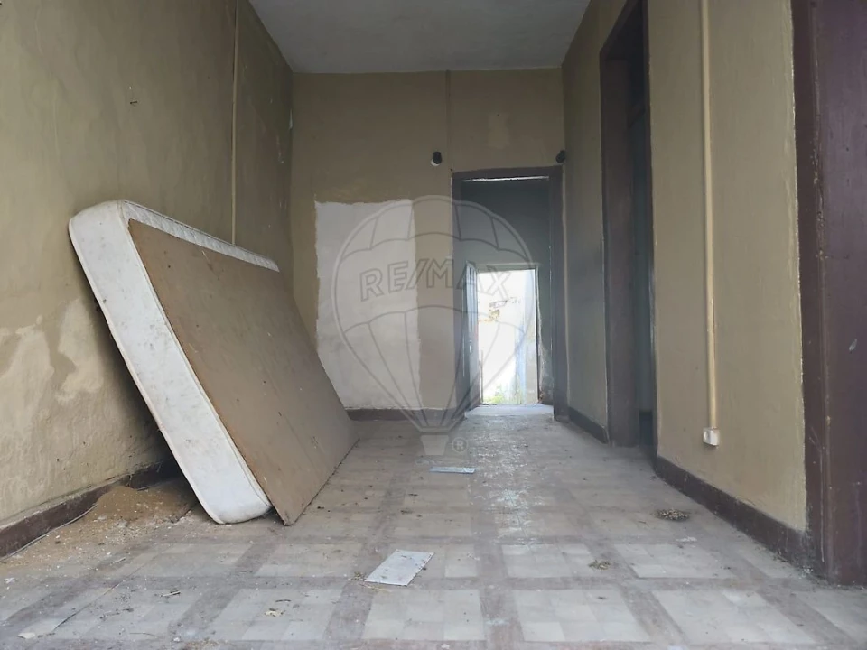 Moradia T2 para Venda em Arneiro das Milhariças Foto 6