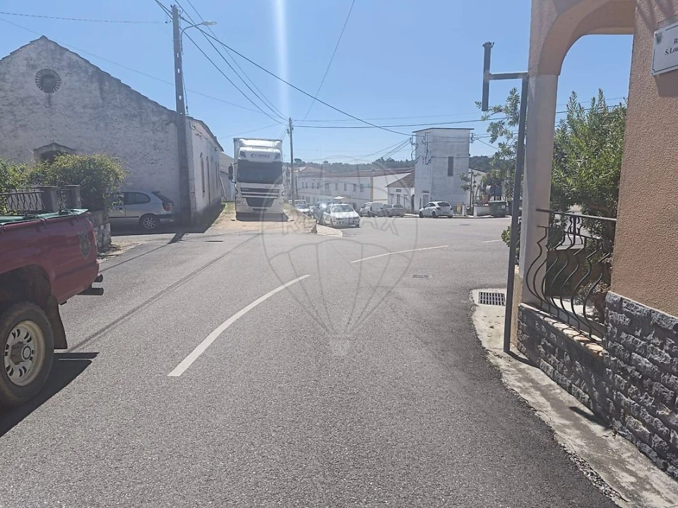 Moradia T2 para Venda em Arneiro das Milhariças Foto 4