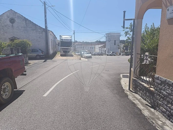Moradia T2 para Venda em Arneiro das Milhariças Foto 4