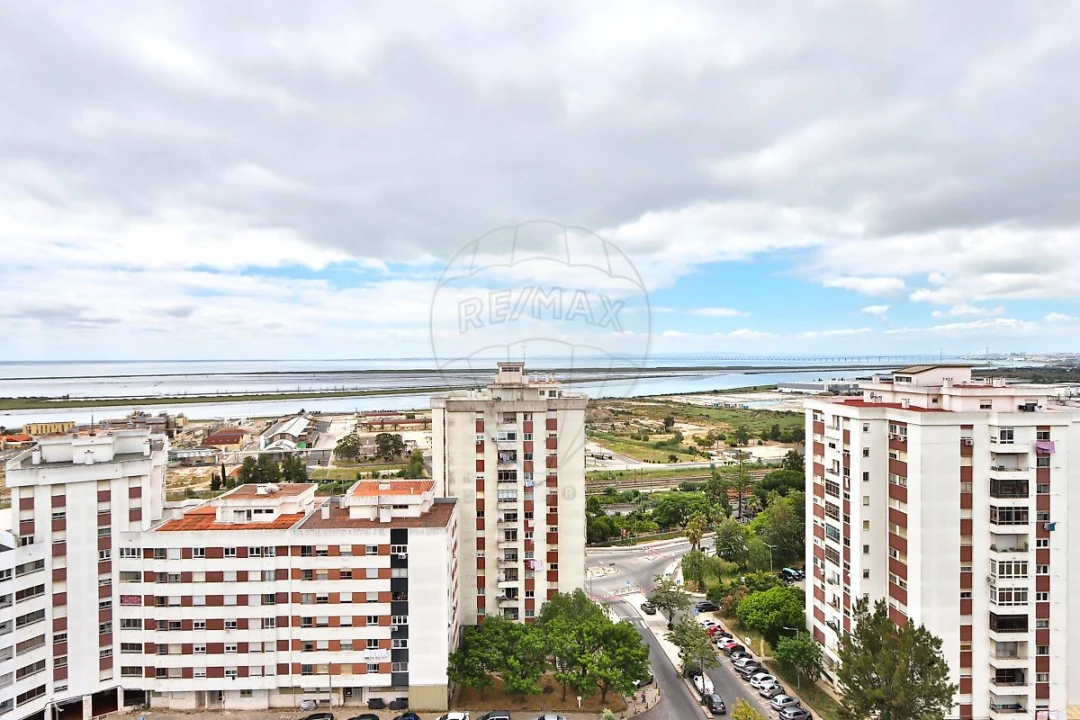 Apartamento T3 para Venda em Póvoa de Santa Iria e Forte da Casa Foto 13