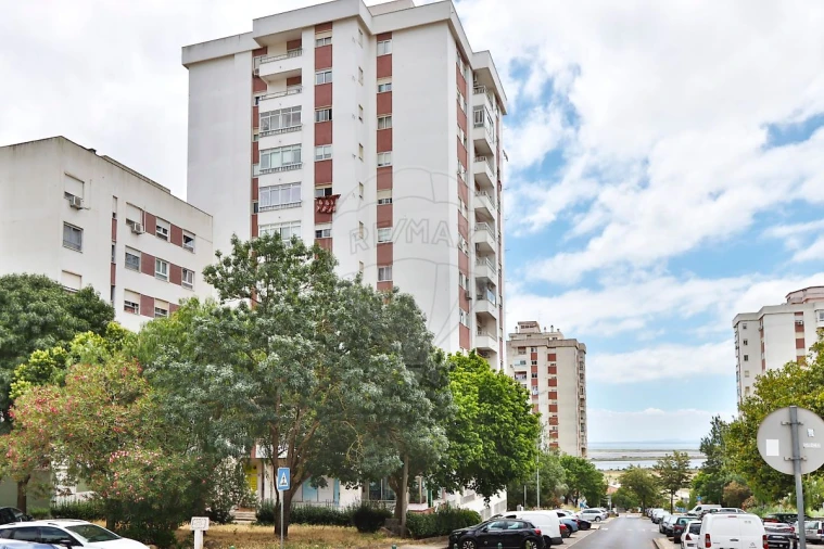 Apartamento T3 para Venda em Póvoa de Santa Iria e Forte da Casa Foto 27