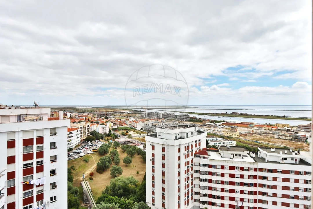 Apartamento T3 para Venda em Póvoa de Santa Iria e Forte da Casa Foto 26