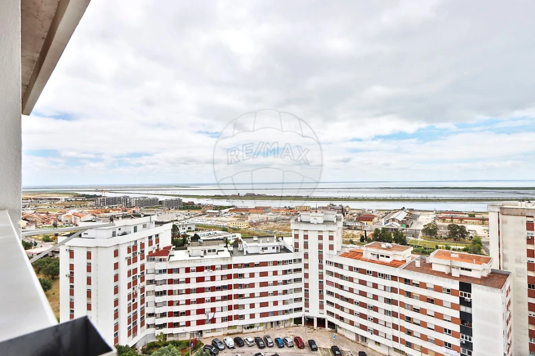 Apartamento T3 para Venda em Póvoa de Santa Iria e Forte da Casa Foto 11