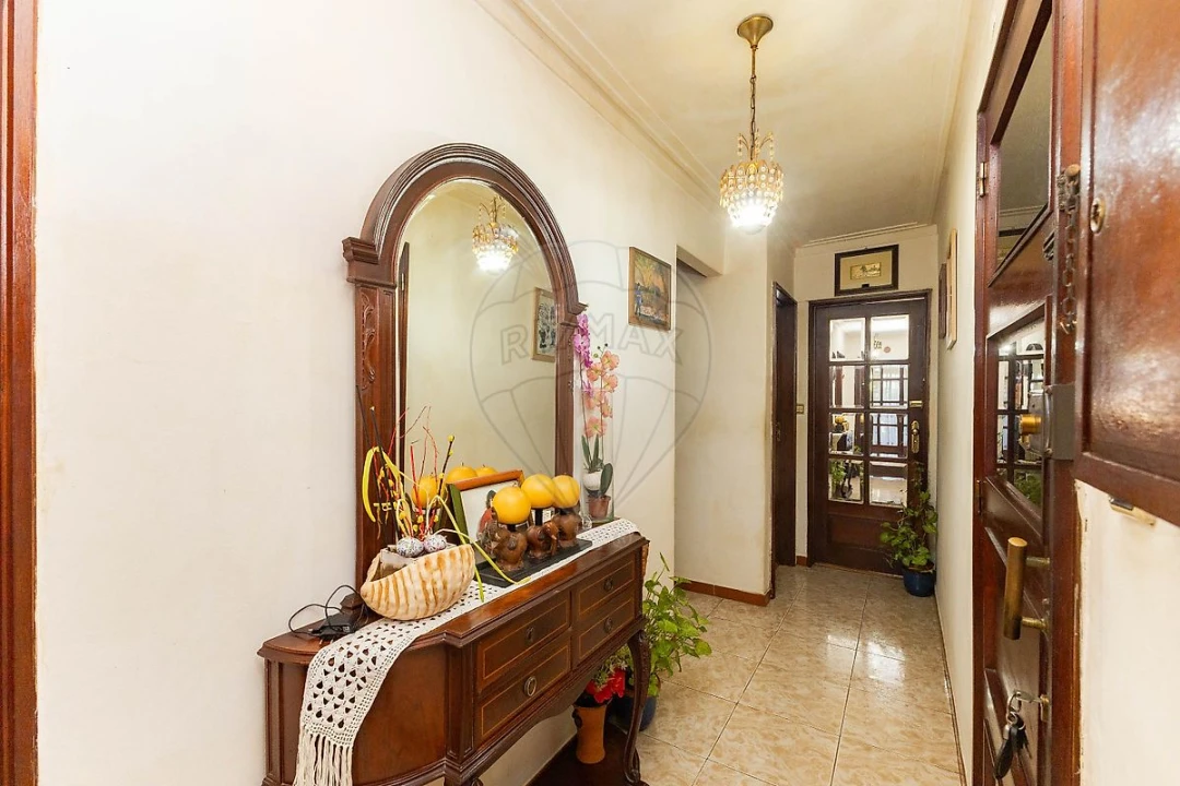 Apartamento T2 para Venda em Mafamude e Vilar do Paraíso Foto 2