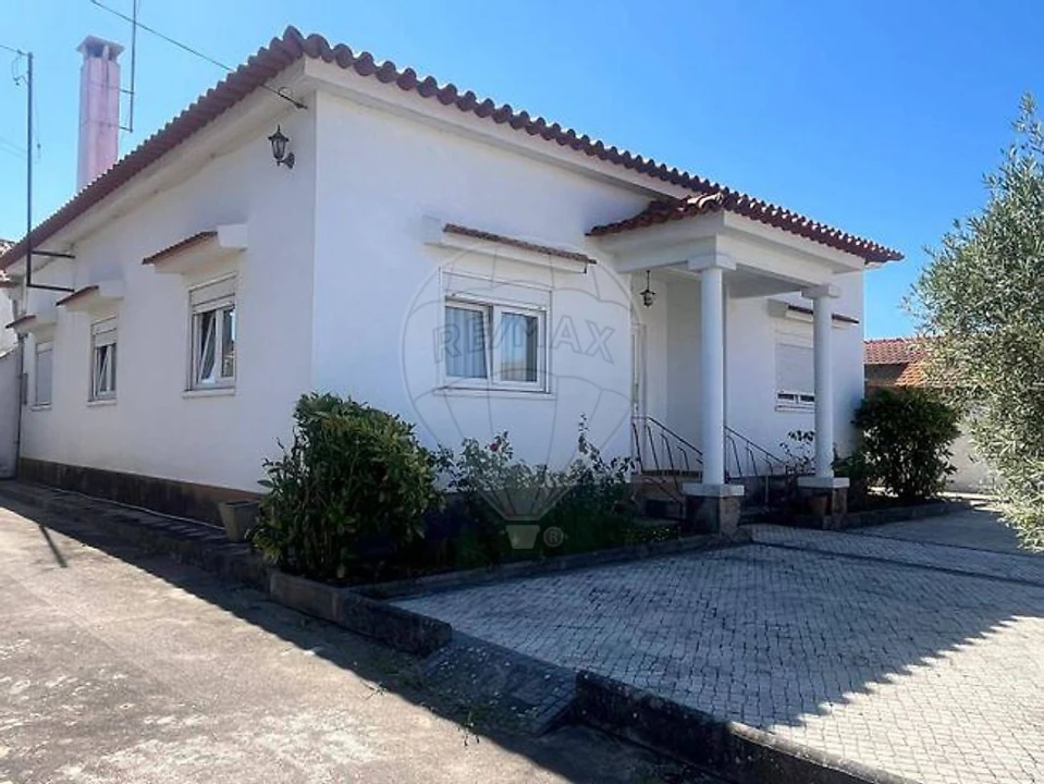 Moradia T3 para Arrendamento em Covões e Camarneira Foto 11
