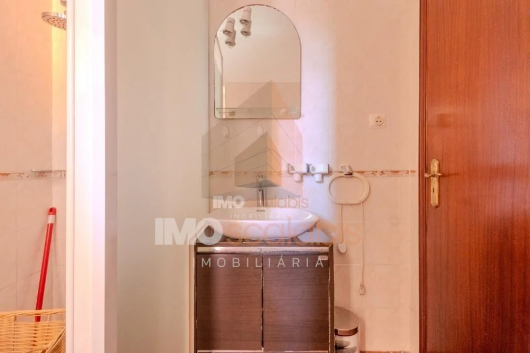 Moradia T4 para Venda em Almoster Foto 28