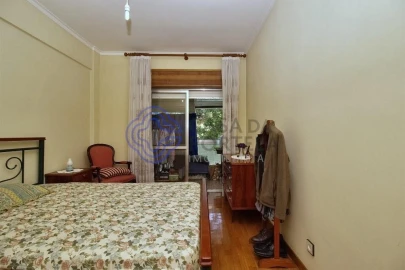 Apartamento T3 para Venda em Carcavelos e Parede