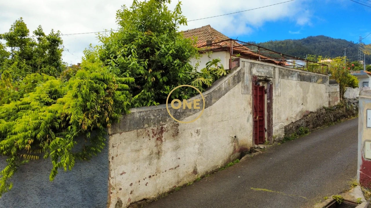 Moradia T3 para Venda em Arco da Calheta Foto 10
