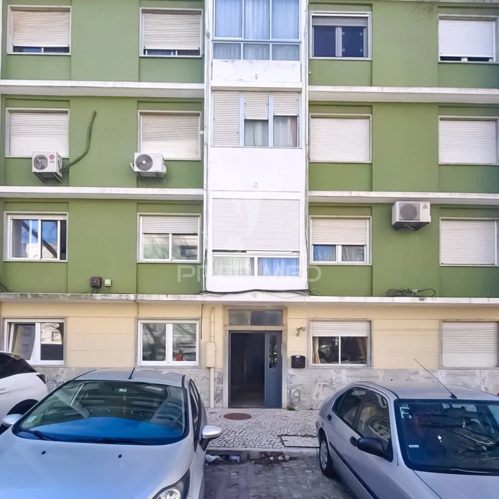 Apartamento T2 para Venda em Benfica Foto 2