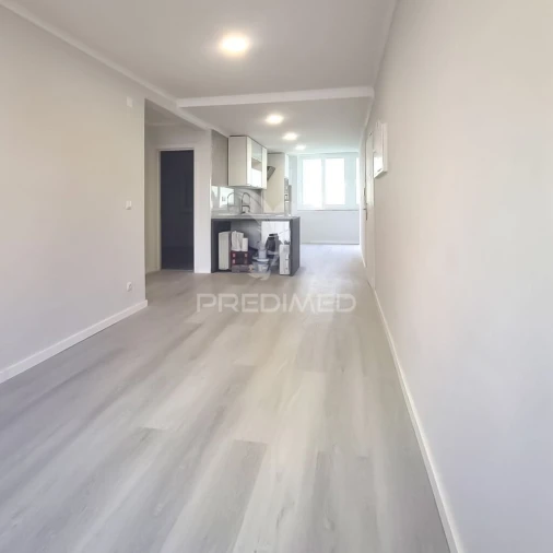 Apartamento T2 para Venda em Benfica Foto 3