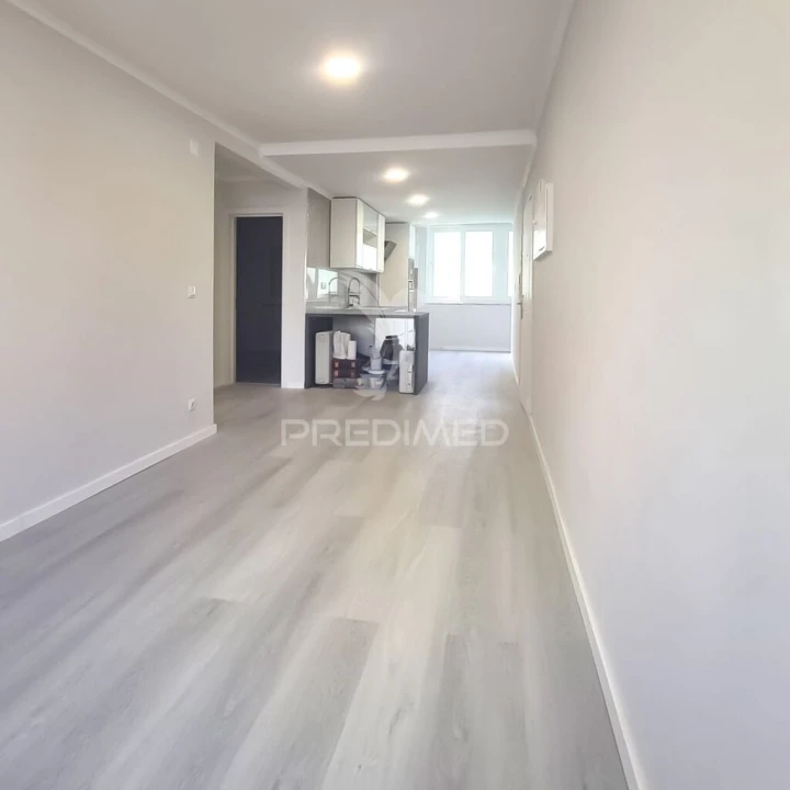 Apartamento T2 para Venda em Benfica Foto 5