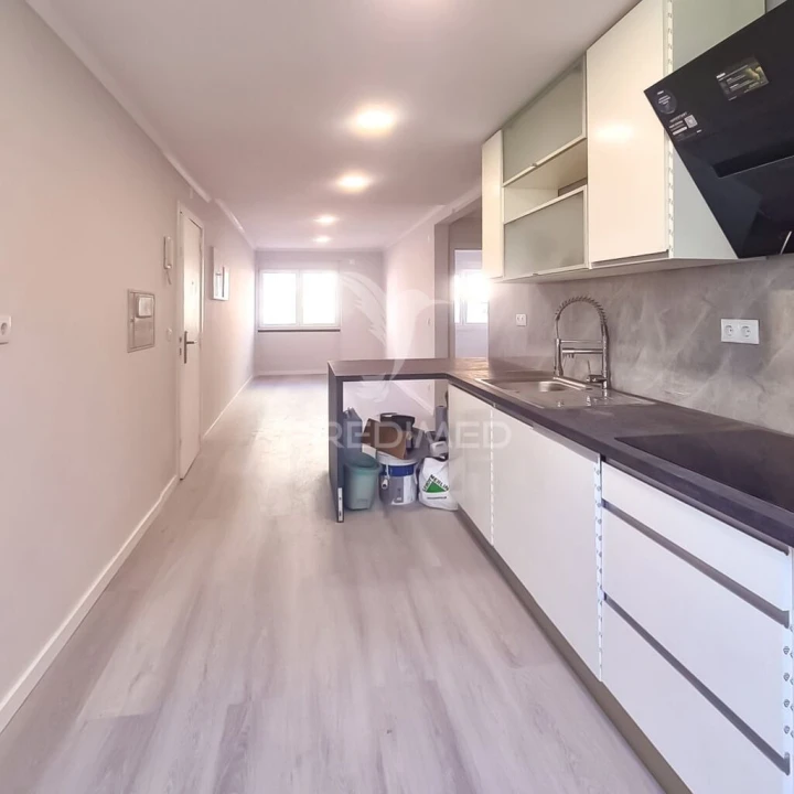 Apartamento T2 para Venda em Benfica Foto 4