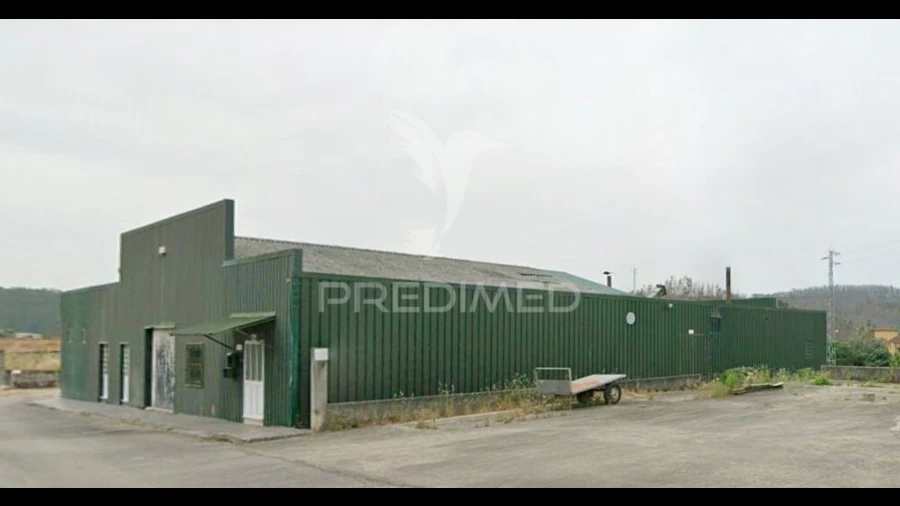 Armazém para Venda em Recardães e Espinhel