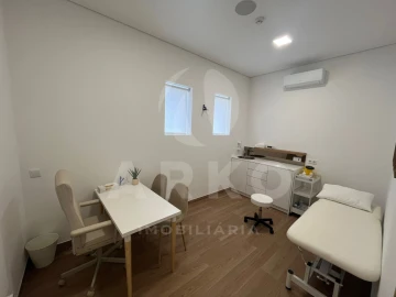 Loja para Trespasse em Santo Tirso, Couto (Santa Cristina e São Miguel) e Burgães