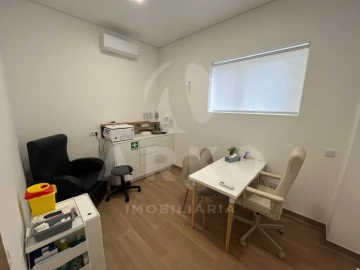 Loja para Trespasse em Santo Tirso, Couto (Santa Cristina e São Miguel) e Burgães