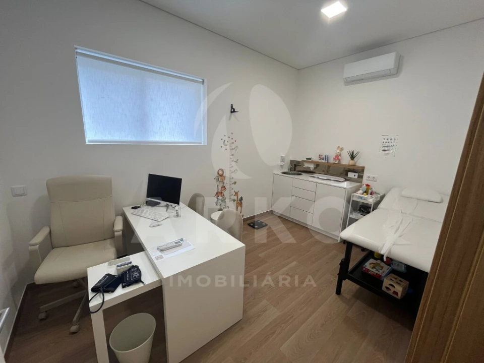 Loja para Trespasse em Santo Tirso, Couto (Santa Cristina e São Miguel) e Burgães Foto 2