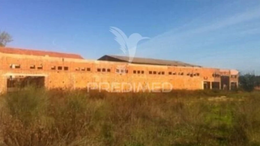 Armazém para Venda em Povoa da Isenta
